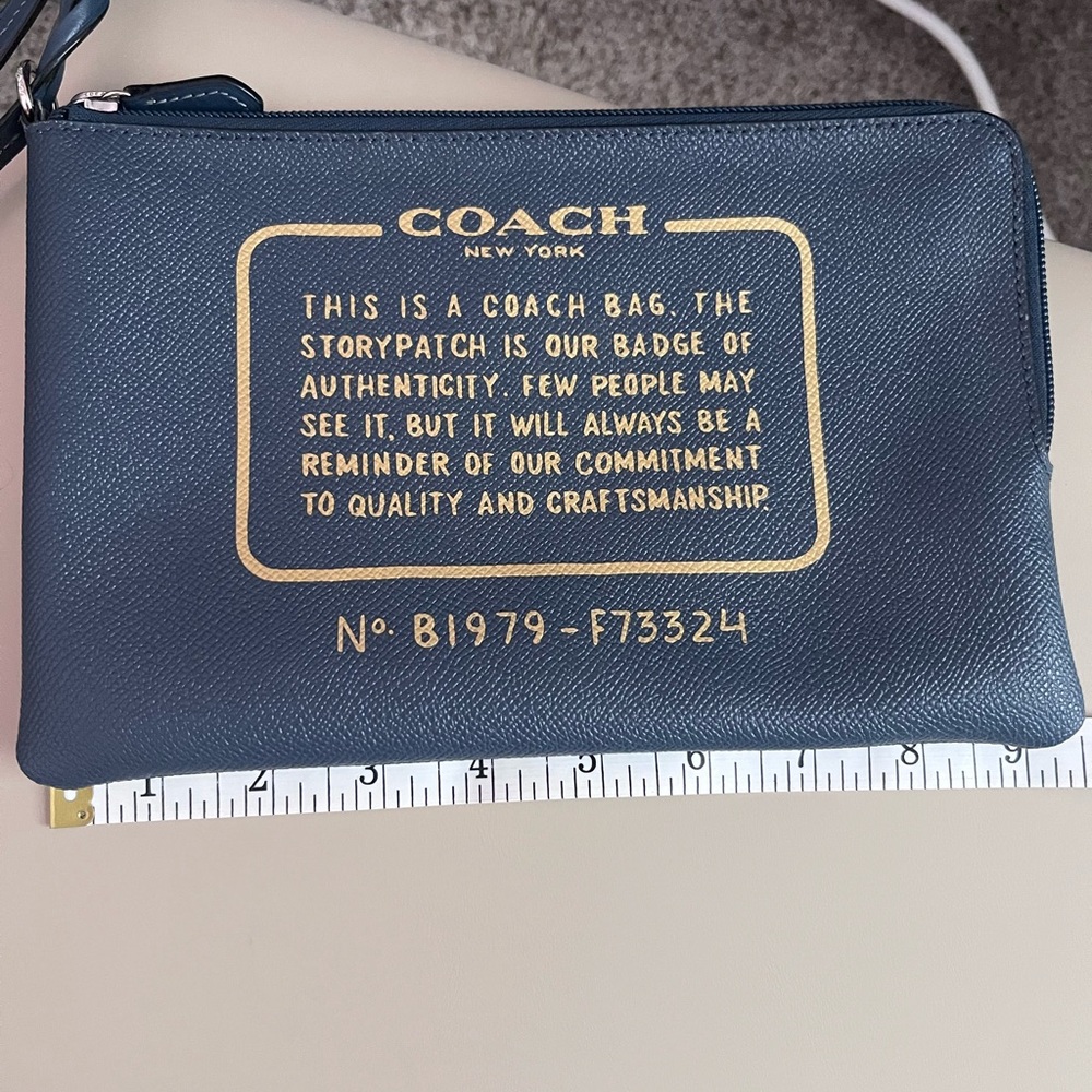 Coach Storypatch L-Zip Clutch Pouch Navy Leather Gold Print Like New - Picture 6 of 7